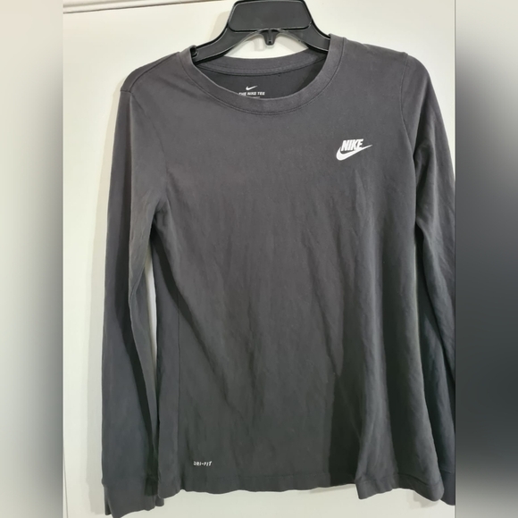 Nike Tops - Nike Grey Short Sleeve Tee (Size Small)